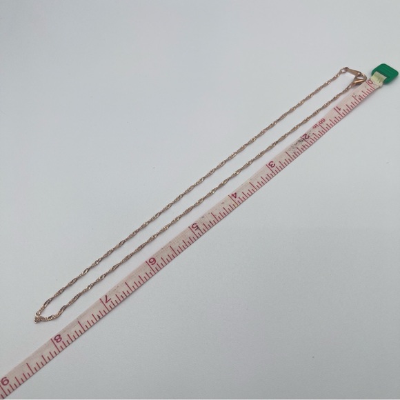 Twisted Chain Necklace - Gold Plated - Picture 4 of 4